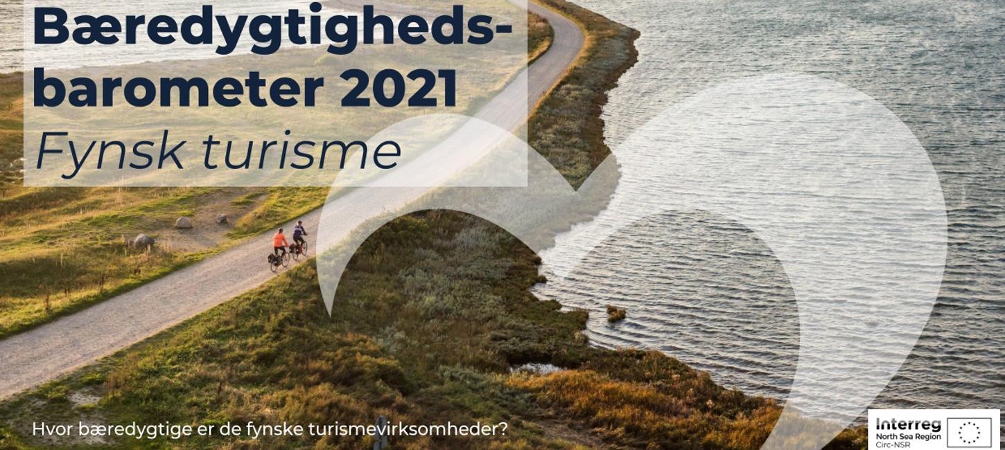 Forsiden af publikationen "Bæredygtighedsbarometer 2021", der viser to cyklister på vej ud på en tange med vand til begge sider set oppefra.