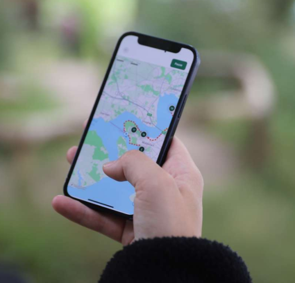 Billede af vandrepas appen i brug på en telefon